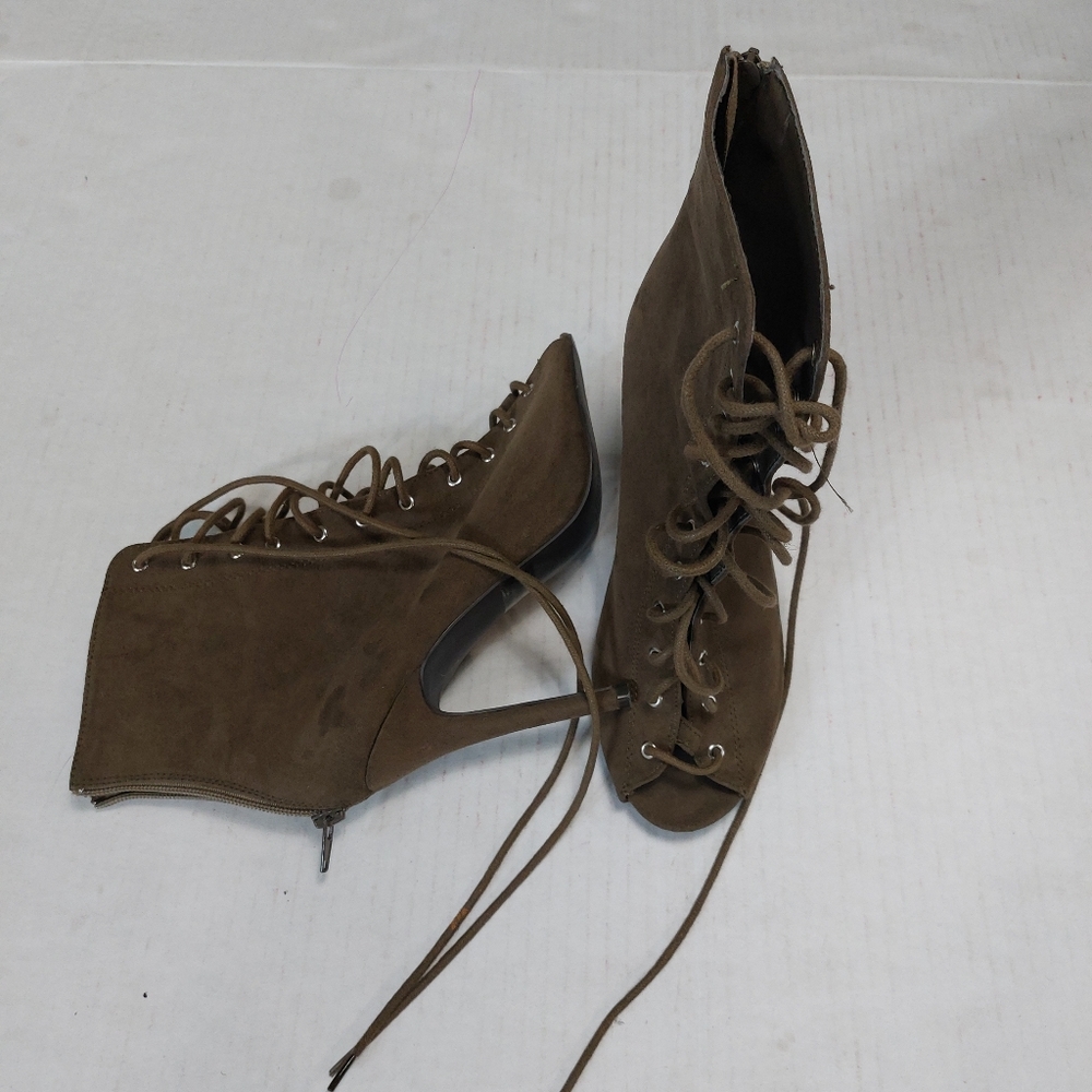Qupid Women Green Lace Up Ankle Booties Size 8.5M